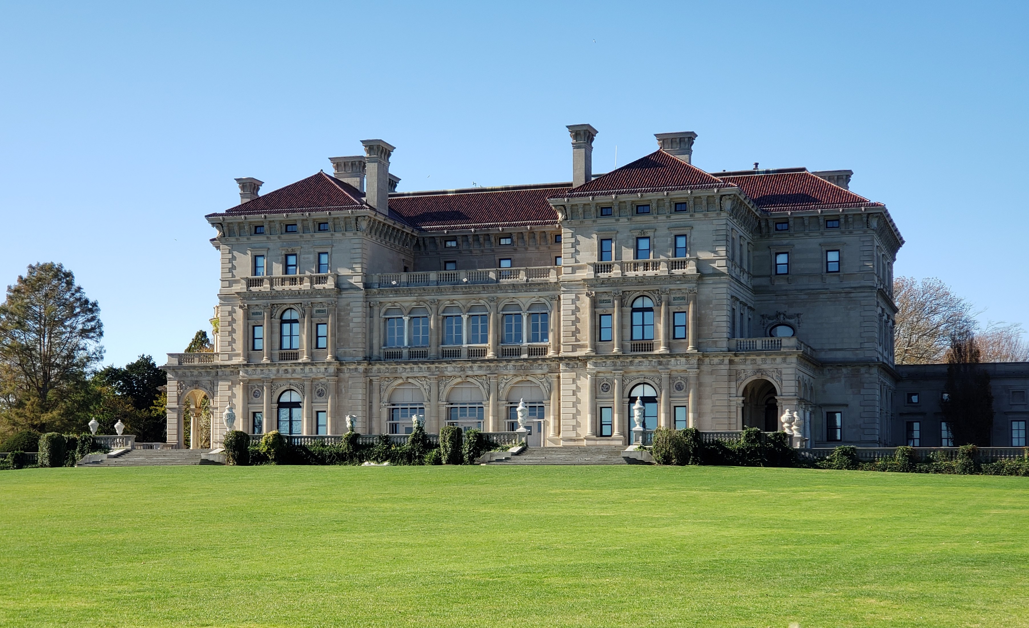 breakers mansion tour hours