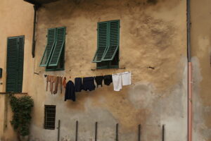 Lucca – Laundry Day